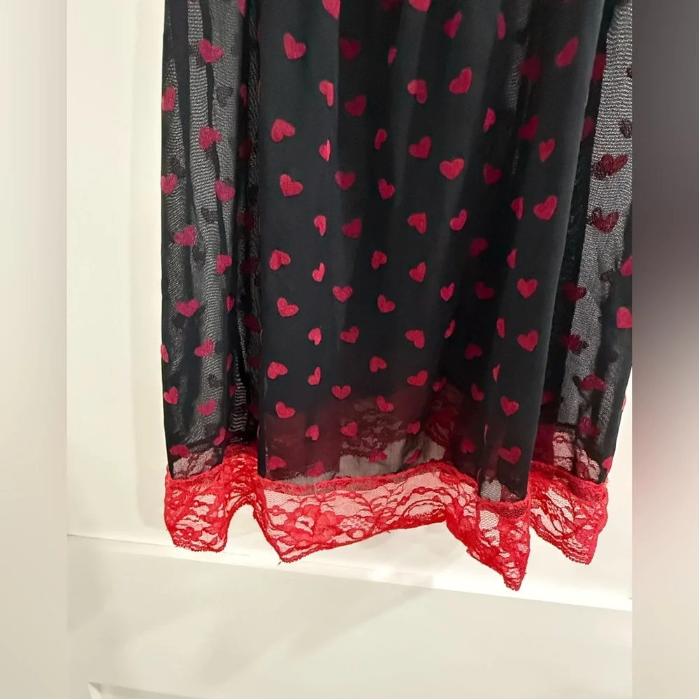 Per Lei black + red mesh babydoll lingerie top w/ lace and flocked hearts